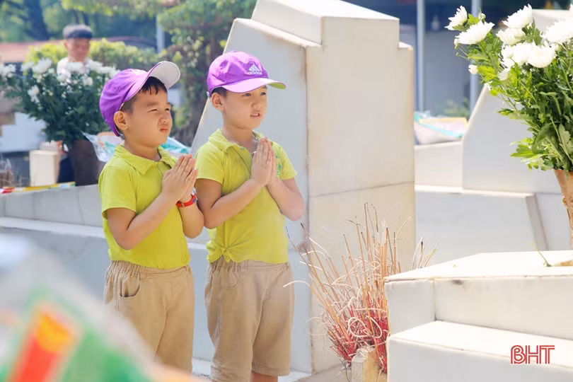 200 học sinh Mầm non Trí Đức về tri ân Ngã ba Đồng Lộc