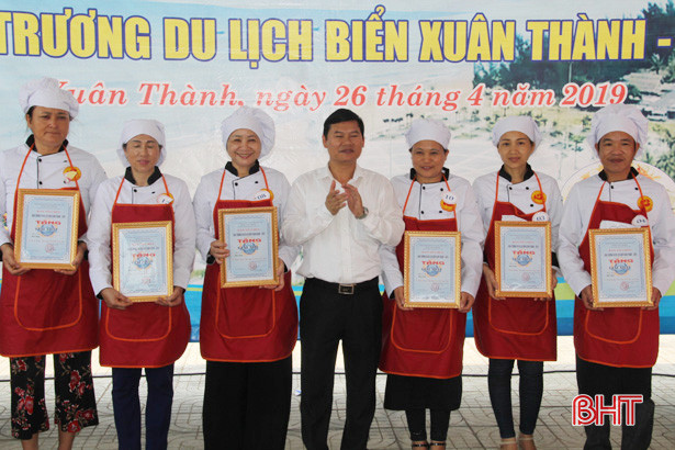 Về Xuân Thành xem các đầu bếp trổ tài nấu nướng