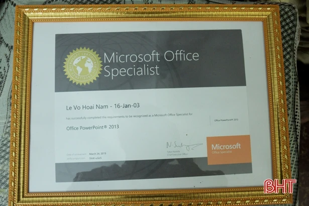 Học sinh Hà Tĩnh nhận chứng chỉ quốc tế MOS tin học văn phòng