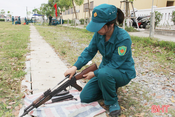 Xem dân quân vùng biển bãi ngang Hà Tĩnh huấn luyện chiến đấu