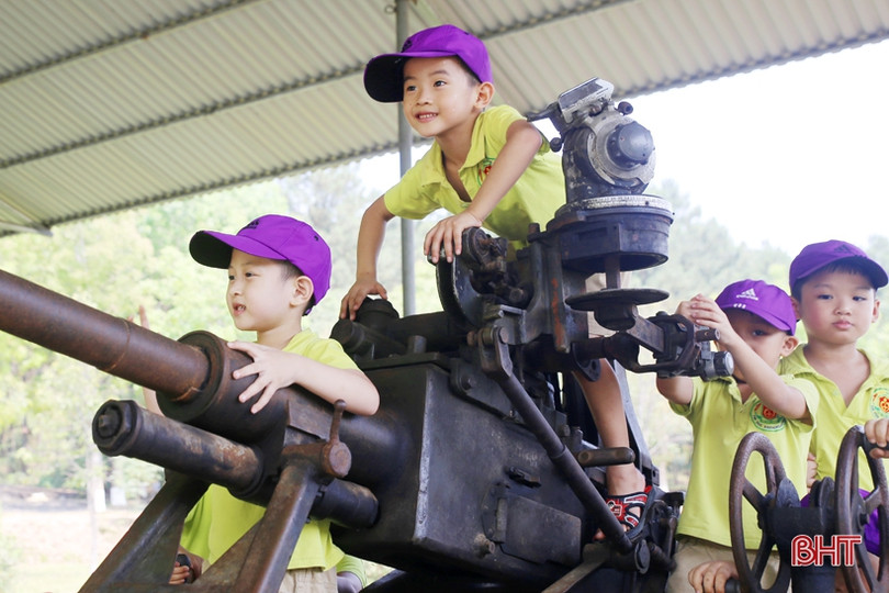 200 học sinh Mầm non Trí Đức về tri ân Ngã ba Đồng Lộc