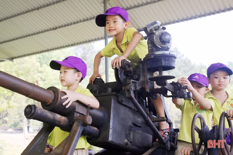 200 học sinh Mầm non Trí Đức về tri ân Ngã ba Đồng Lộc