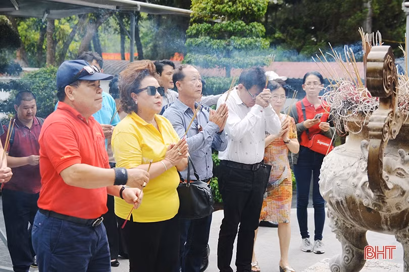 Du khách quốc tế, trong nước tham quan các điểm du lịch Hà Tĩnh