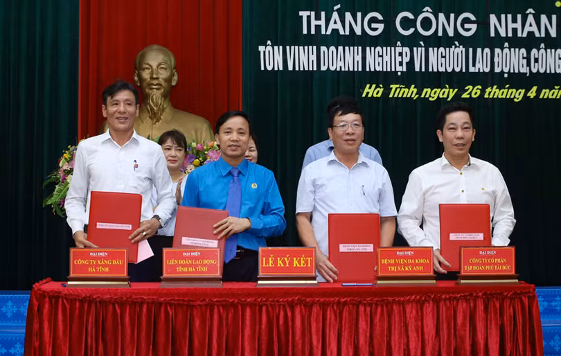 Hà Tĩnh tôn vinh 50 lao động giỏi, 15 doanh nghiệp vì người lao động