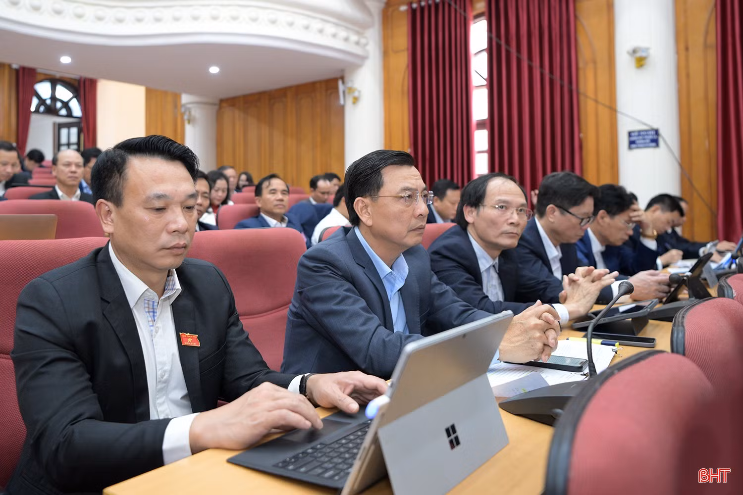 Đại biểu tham dự kỳ họp.