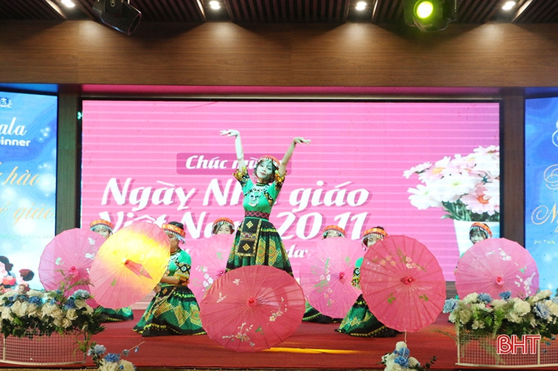 Đặc sắc các tiết mục văn nghệ “Tự hào nghề giáo” của Trường Albert Einstein