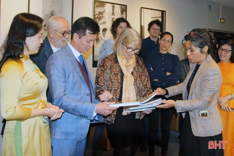 Lãnh đạo Hà Tĩnh thăm, làm việc với TP Dinan - Cộng hòa Pháp