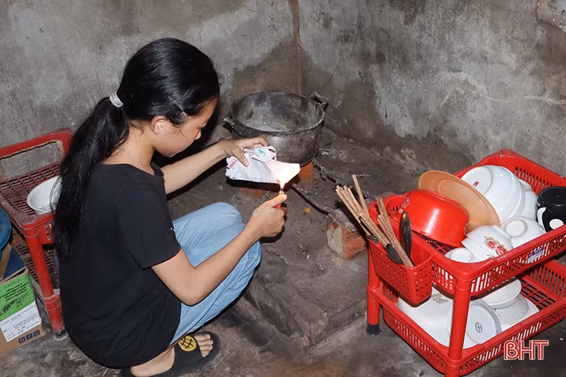 MS 2322: Xót xa hoàn cảnh của cô bé hiếu học có mẹ mắc bệnh tâm thần