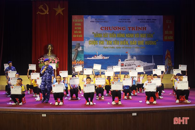 Ấm áp chương trình “Cảnh sát biển đồng hành với ngư dân”