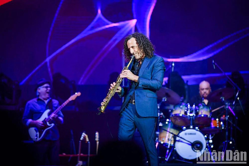 “Kenny G Live in Vietnam”: Đêm nhạc của cảm xúc