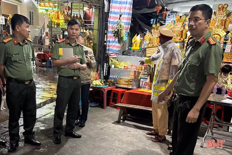 Giám đốc Công an Hà Tĩnh thăm hỏi, động viên thượng úy bị thương khi làm nhiệm vụ