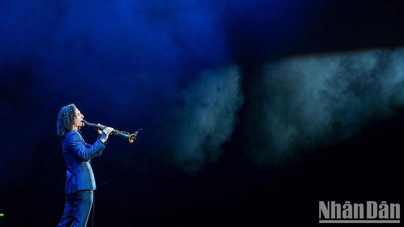“Kenny G Live in Vietnam”: Đêm nhạc của cảm xúc
