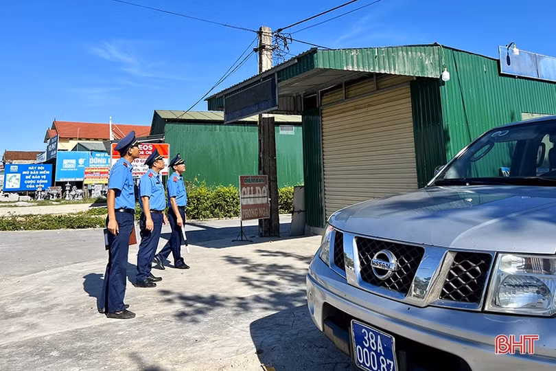 Quyết liệt xử lý xe hợp đồng trá hình tuyến cố định ở Hà Tĩnh