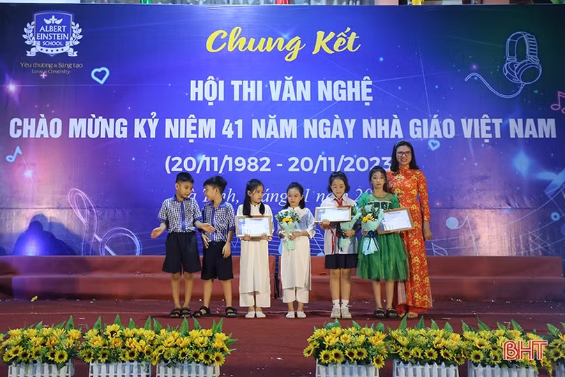 Ấn tượng hội thi văn nghệ chào mừng ngày 20/11 của Trường Albert Einstein