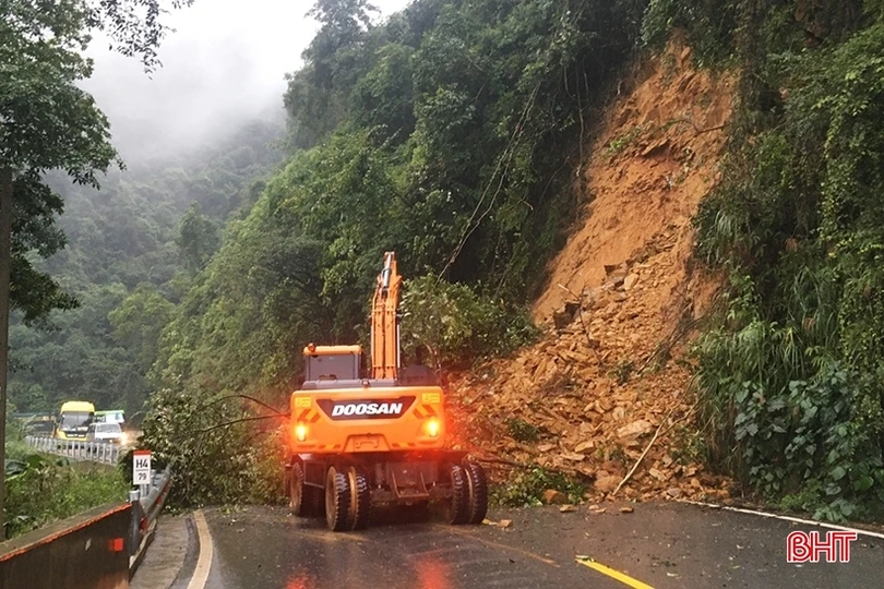 Cẩn trọng khi lưu thông trong tiết trời mưa gió