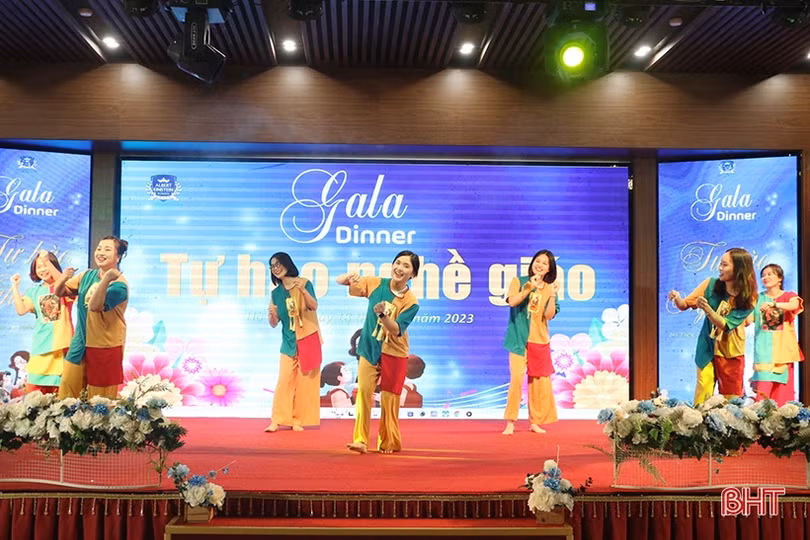 Đặc sắc các tiết mục văn nghệ “Tự hào nghề giáo” của Trường Albert Einstein