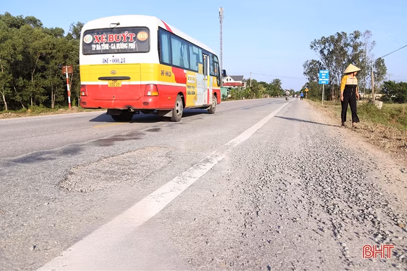 Tuyến đường TP Hà Tĩnh đi Hương Khê xuất hiện nhiều điểm hư hỏng