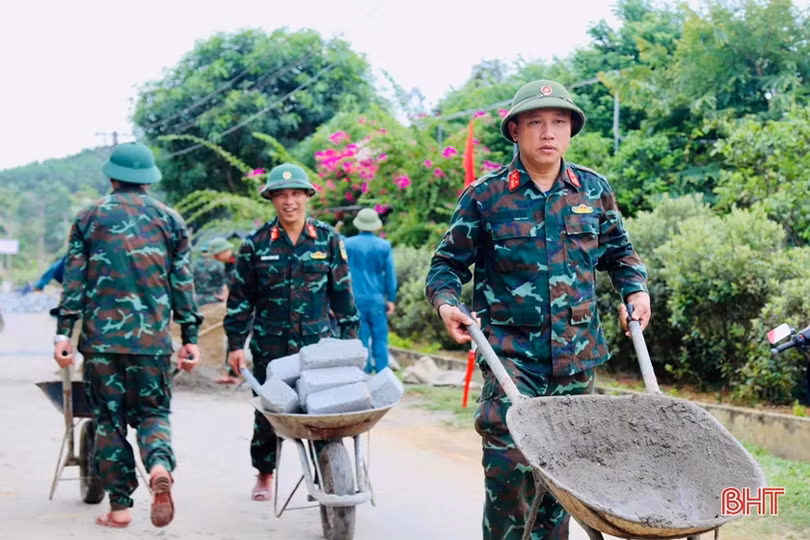 Thắt chặt tình quân - dân Hà Tĩnh bằng nhiều việc làm thiết thực