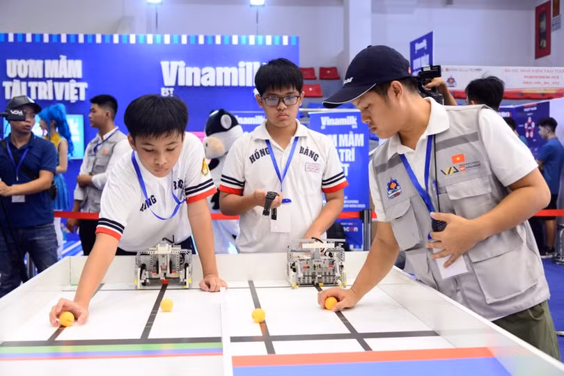 Vinamilk tiếp sức nhà vô địch nhí tại Robotacon WRO 2023