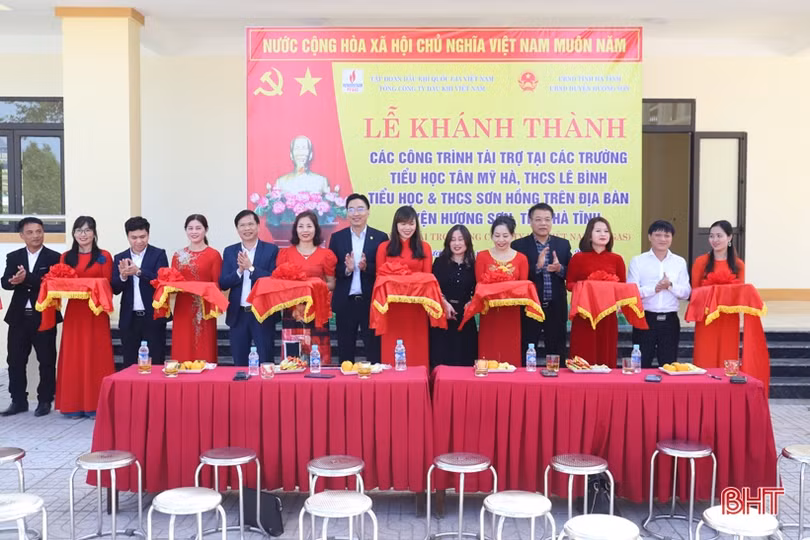 Bàn giao các công trình trường học do Tổng Công ty Khí Việt Nam tài trợ