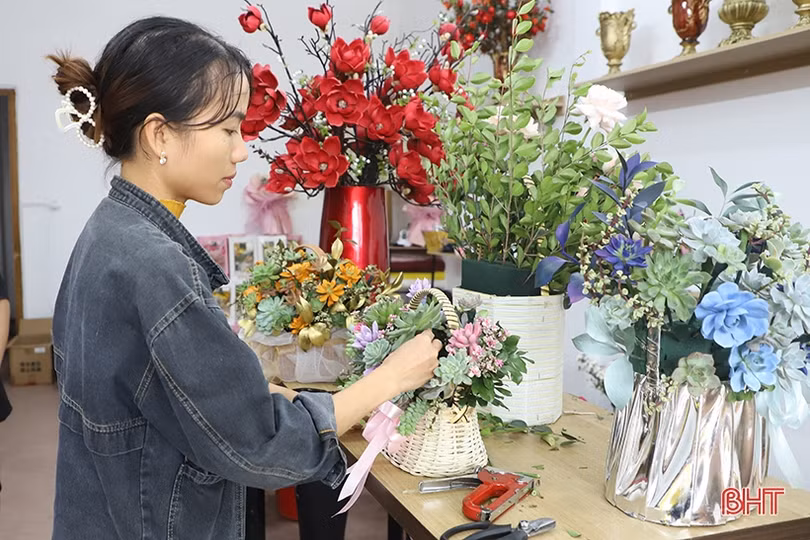 Nhiều mẫu hoa độc, lạ “phủ sóng” thị trường quà tặng 20/11