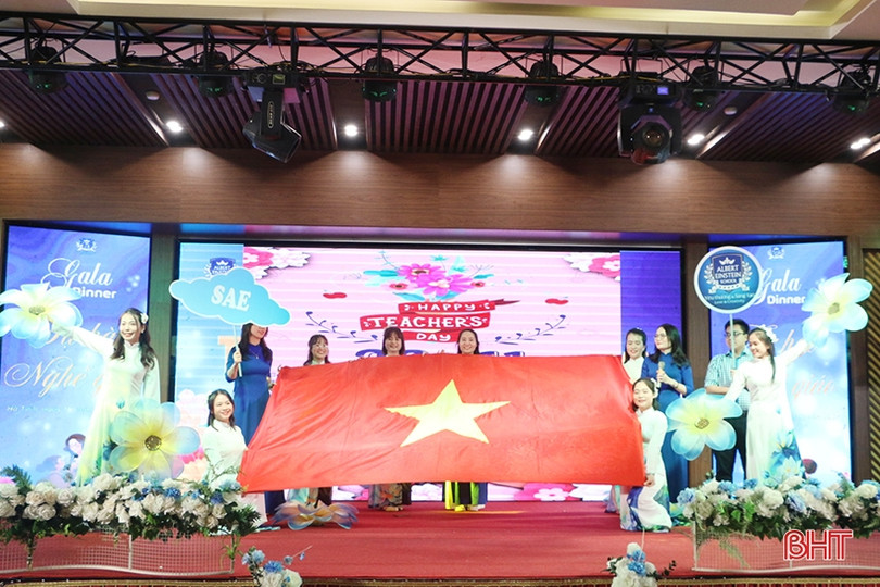 Đặc sắc các tiết mục văn nghệ “Tự hào nghề giáo” của Trường Albert Einstein