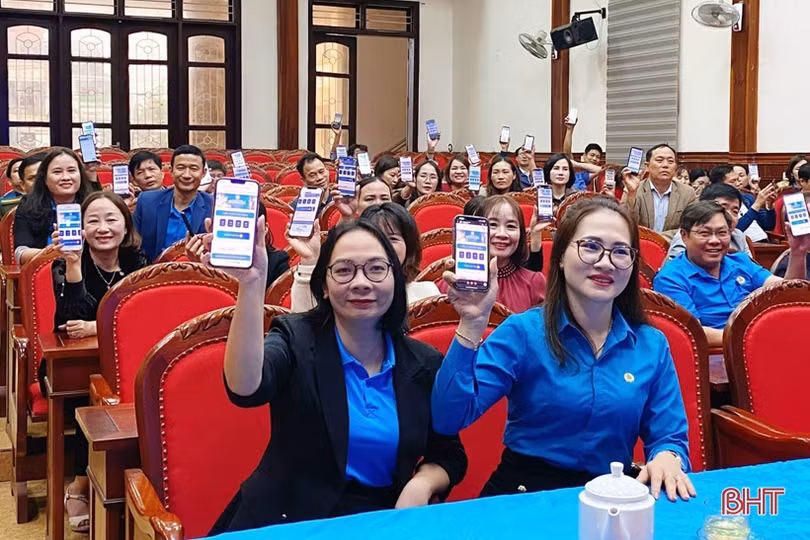 Người lao động Hà Tích tích cực tham gia các cuộc thi trực tuyến