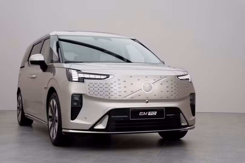 EM90 - MPV chạy điện đầu tiên của Volvo lộ diện
