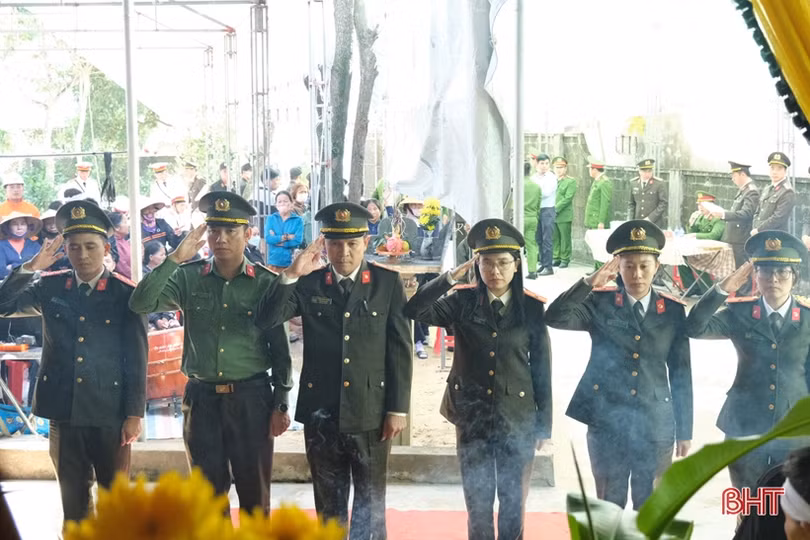 Xót thương Đại úy Trần Trung Hiếu