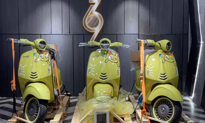 Vespa 946 bản kỷ niệm đội giá lên mức 700 triệu đồng