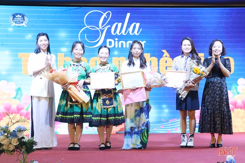 Đặc sắc các tiết mục văn nghệ “Tự hào nghề giáo” của Trường Albert Einstein