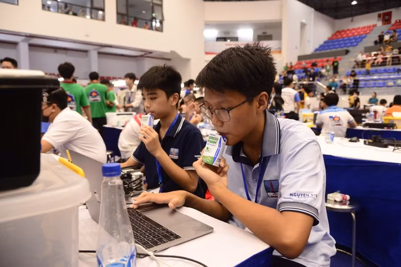 Vinamilk tiếp sức nhà vô địch nhí tại Robotacon WRO 2023