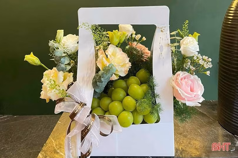 Nhiều mẫu hoa độc, lạ “phủ sóng” thị trường quà tặng 20/11