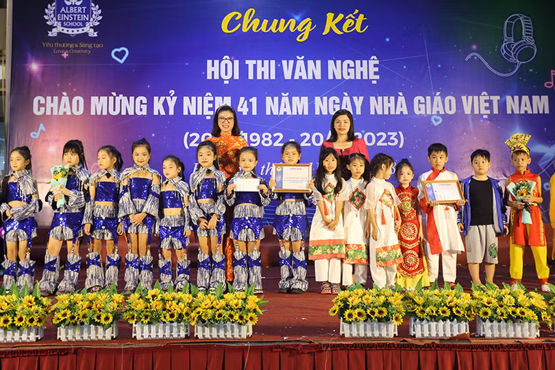 Ấn tượng hội thi văn nghệ chào mừng ngày 20/11 của Trường Albert Einstein