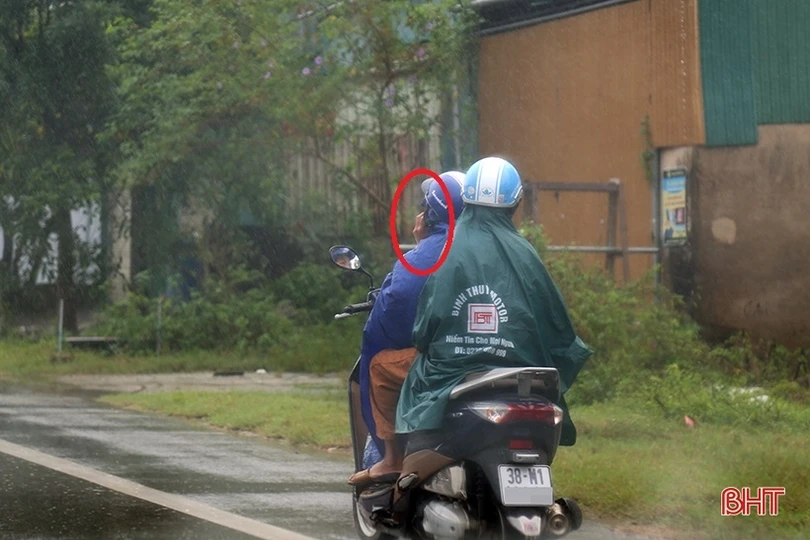 Cẩn trọng khi lưu thông trong tiết trời mưa gió