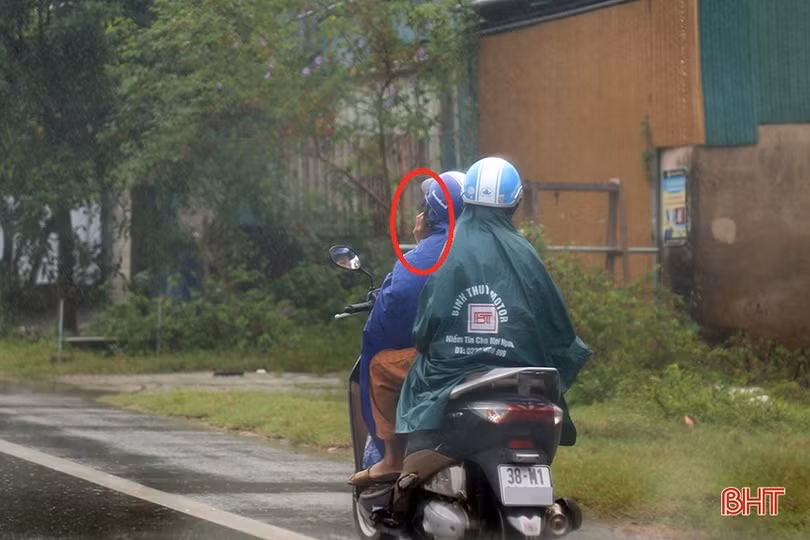 Cẩn trọng khi lưu thông trong tiết trời mưa gió