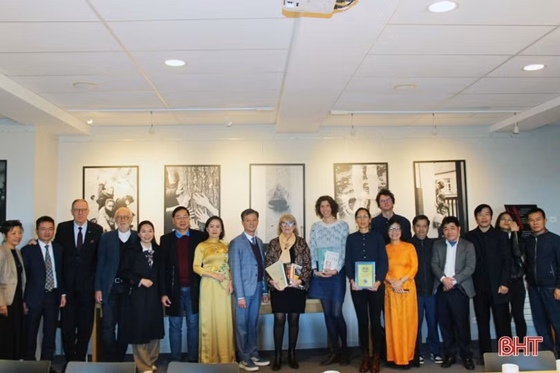 Lãnh đạo Hà Tĩnh thăm, làm việc với TP Dinan - Cộng hòa Pháp