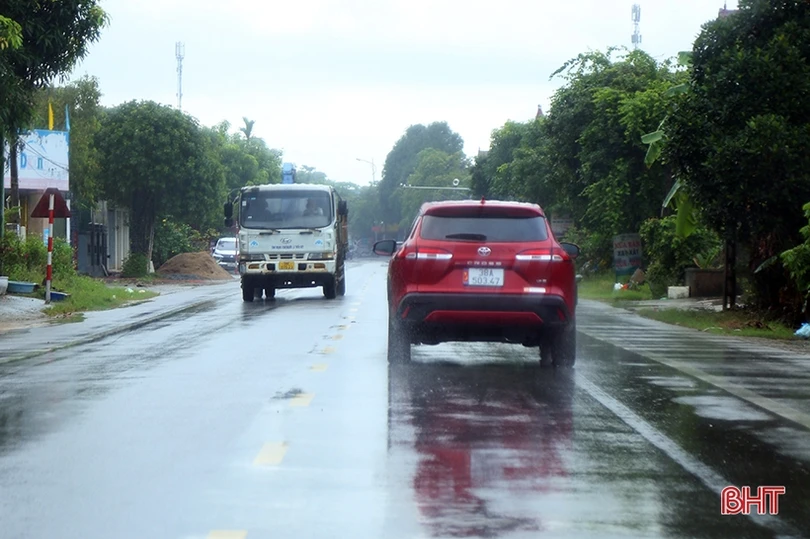Cẩn trọng khi lưu thông trong tiết trời mưa gió