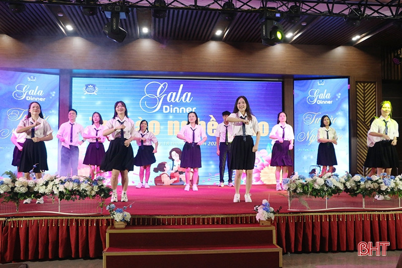 Đặc sắc các tiết mục văn nghệ “Tự hào nghề giáo” của Trường Albert Einstein