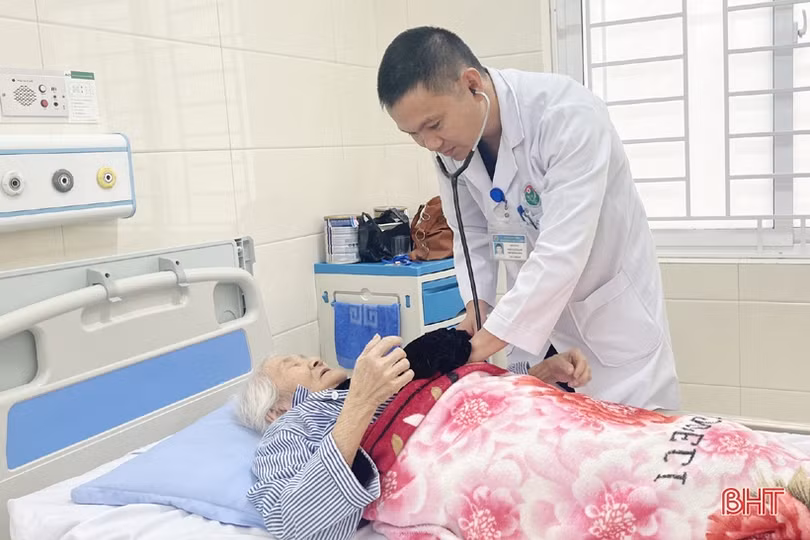 Lời khuyên của bác sỹ Hà Tĩnh với người cao tuổi khi thời tiết chuyển lạnh