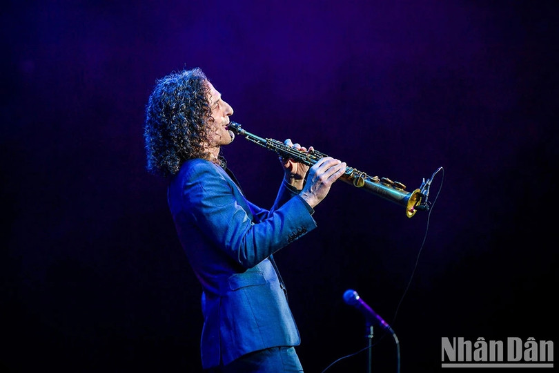 “Kenny G Live in Vietnam”: Đêm nhạc của cảm xúc