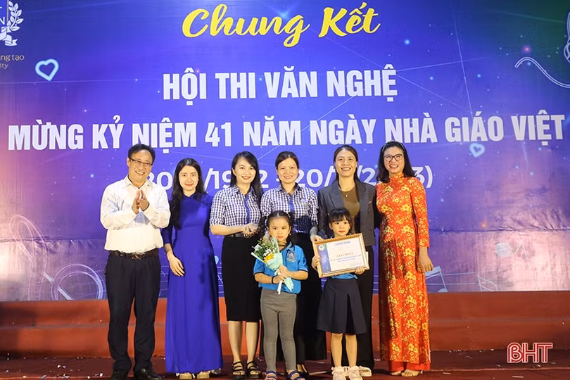 Ấn tượng hội thi văn nghệ chào mừng ngày 20/11 của Trường Albert Einstein