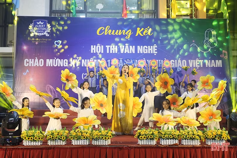Ấn tượng hội thi văn nghệ chào mừng ngày 20/11 của Trường Albert Einstein