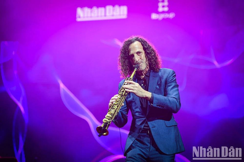“Kenny G Live in Vietnam”: Đêm nhạc của cảm xúc