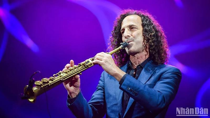 “Kenny G Live in Vietnam”: Đêm nhạc của cảm xúc