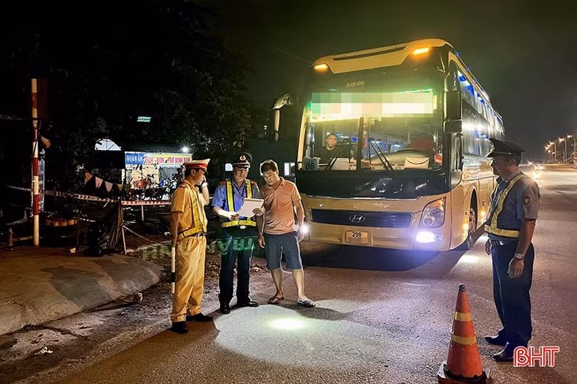 Quyết liệt xử lý xe hợp đồng trá hình tuyến cố định ở Hà Tĩnh