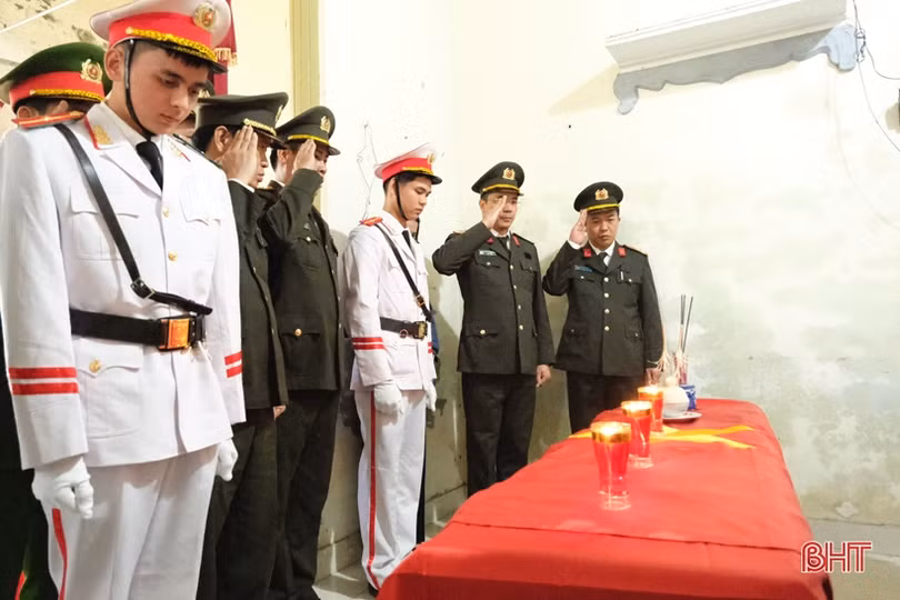 Xót thương Đại úy Trần Trung Hiếu