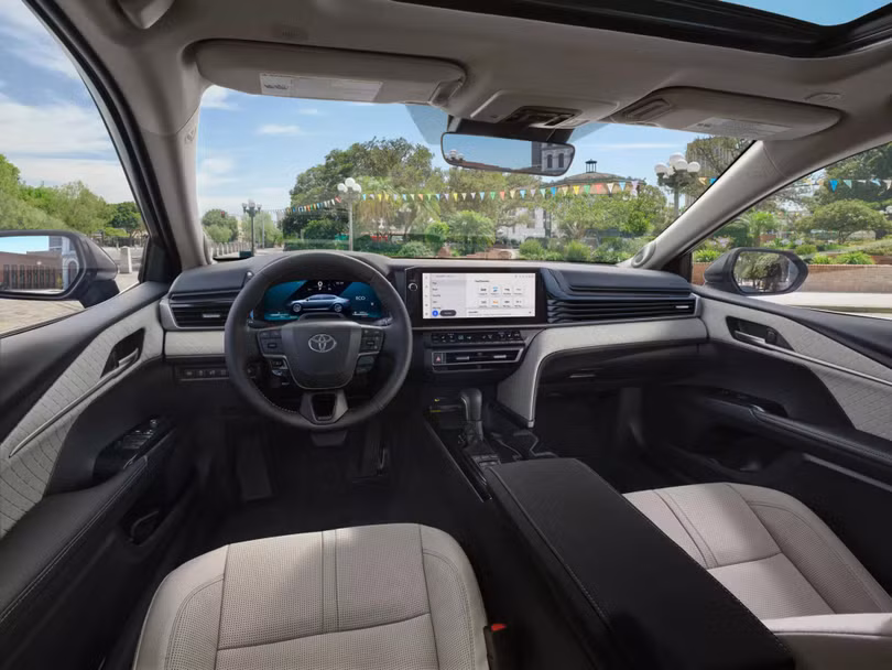 Toyota Camry 2025 chính thức trình làng, chỉ sử dụng động cơ hybrid