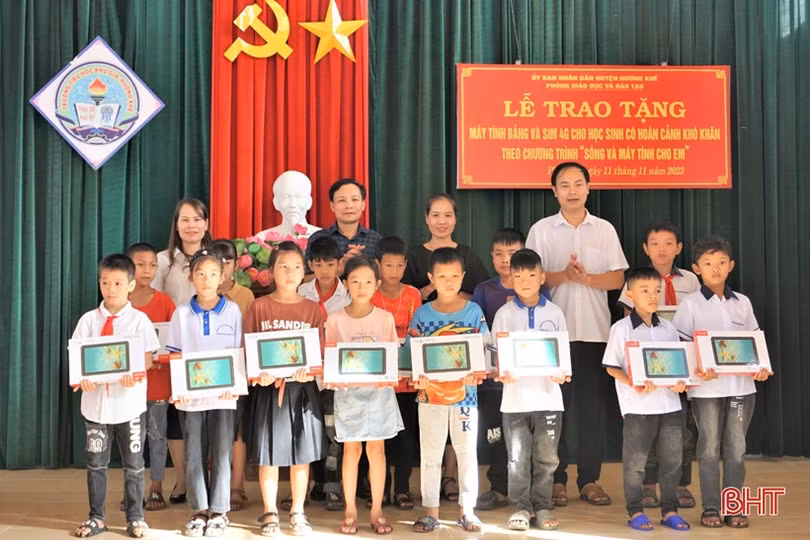 Trao cơ hội học tập bình đẳng cho học sinh nghèo Hà Tĩnh