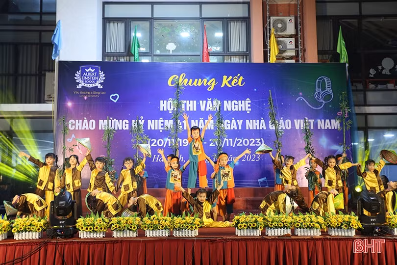 Ấn tượng hội thi văn nghệ chào mừng ngày 20/11 của Trường Albert Einstein